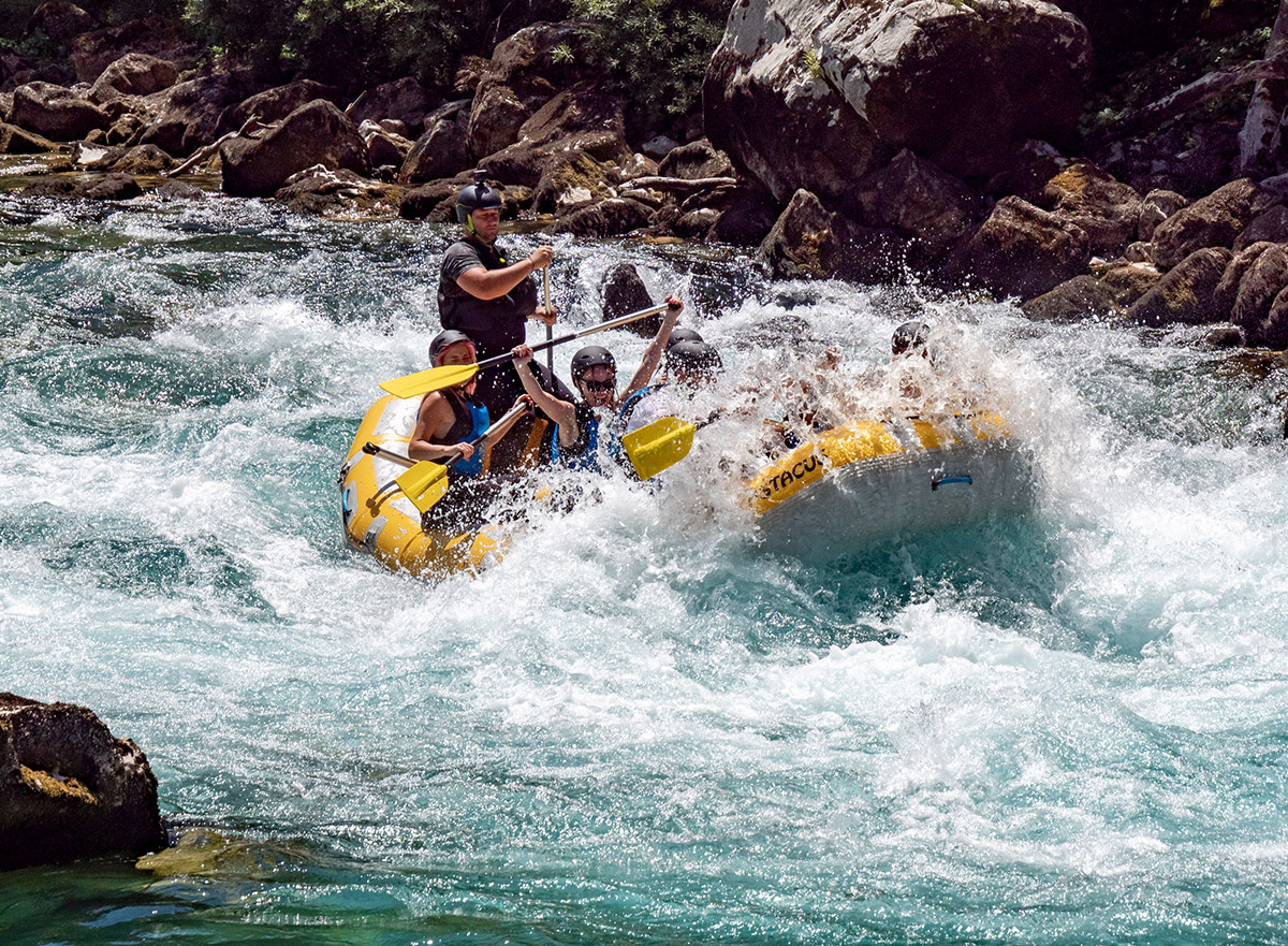 rafting tara adrenaline boat in rapids